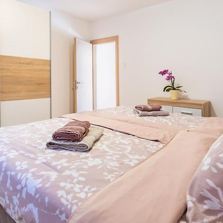 Apartmani Jolly Porec: Blizu Centra I Mora Екстериор снимка